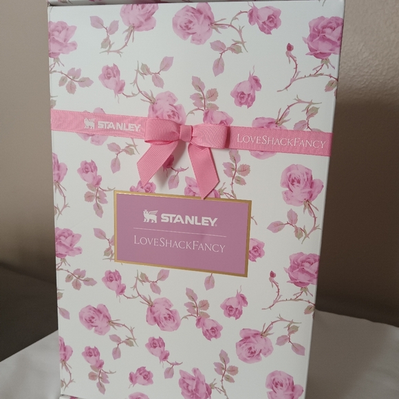 Stanley X Love Shack Fancy Pink Roses 40 oz - Picture 4 of 6